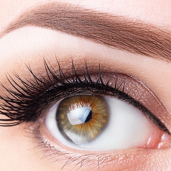 Bild Nummer 001--264574808.jpg zum Thema Microblading und Zahnbleaching