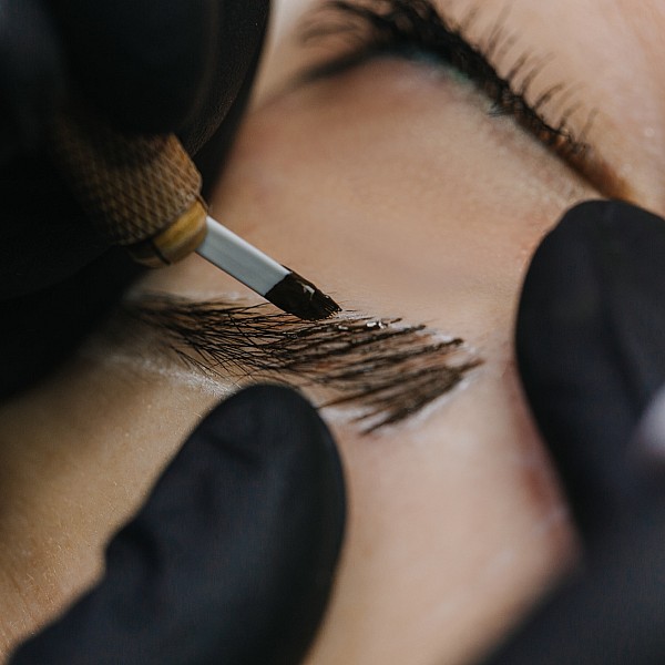 Bild Nummer 005--323782815.jpg zum Thema Microblading und Zahnbleaching